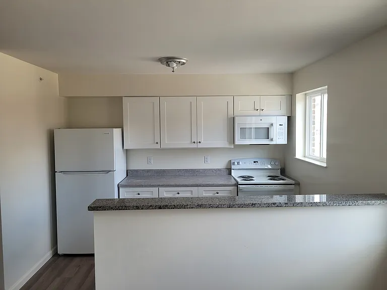 Hampshire Estates Apartments and Self Storage — Photo 22