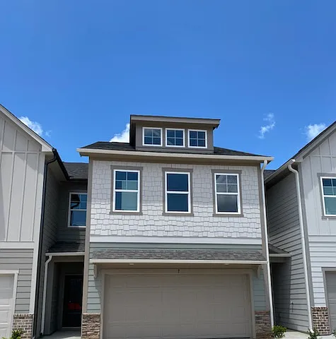 3 bed, 2.5 bath, 1800 sqft, $750 — Photo 1