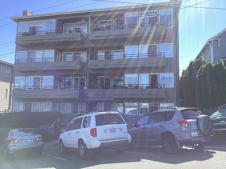 2921 Federal Ave — Photo 1