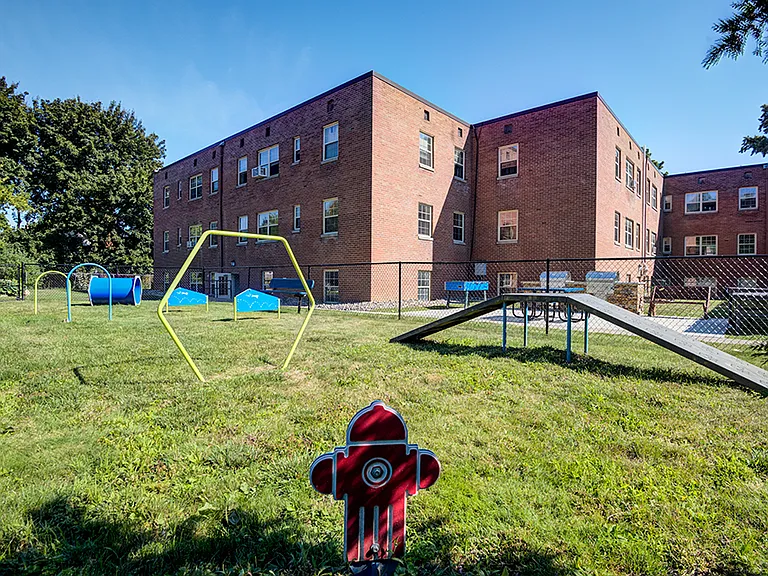 Brighton Gardens Apartment Homes — Photo 9
