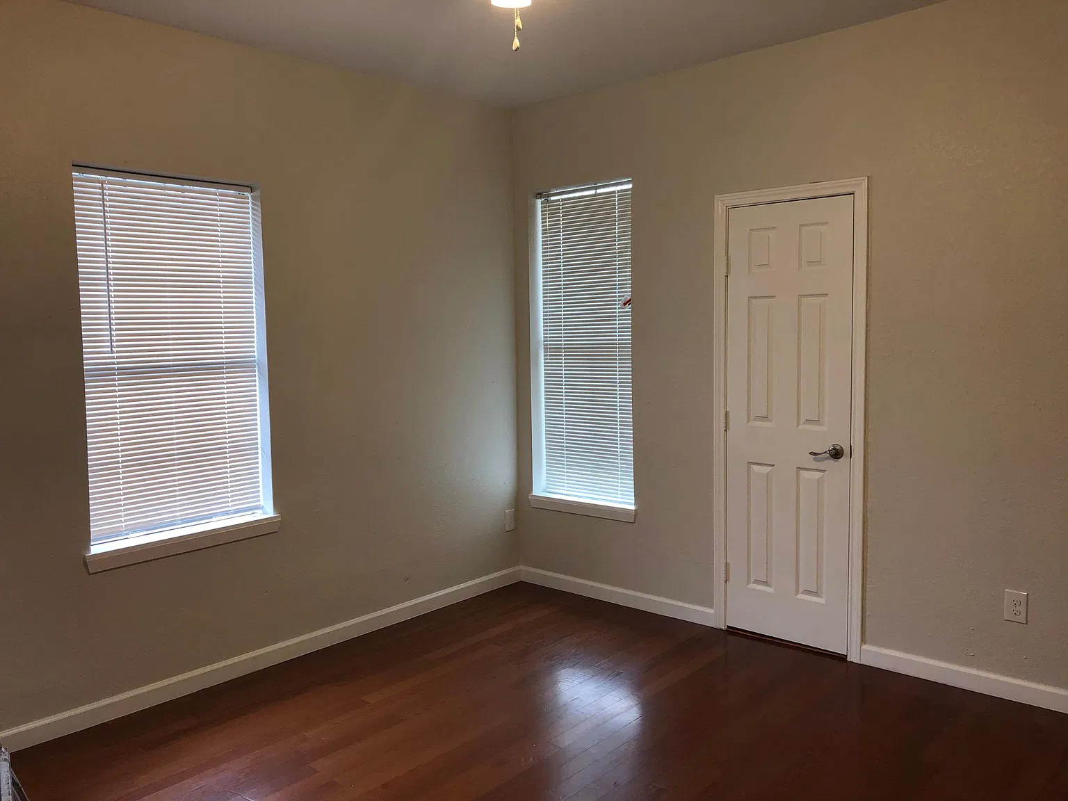1 bed, 800 sqft, $1,300 — Photo 2