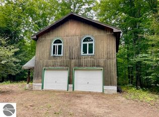 7532 Way Rd, Honor, MI 49640