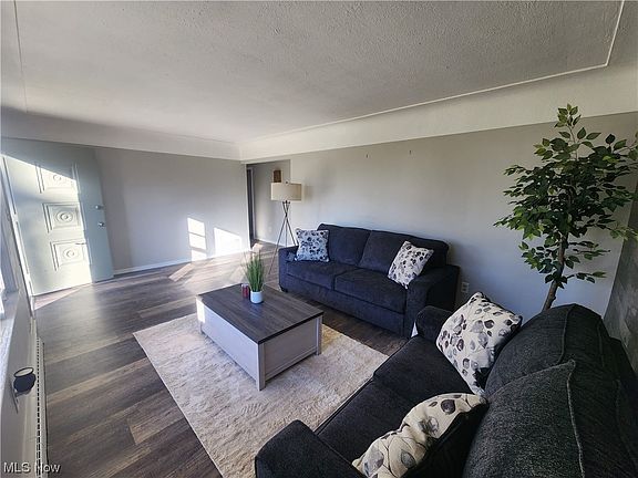 4th image of 3818 Daytona Dr