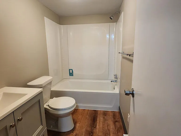 1221 Leatherwood Dr #B — Photo 2