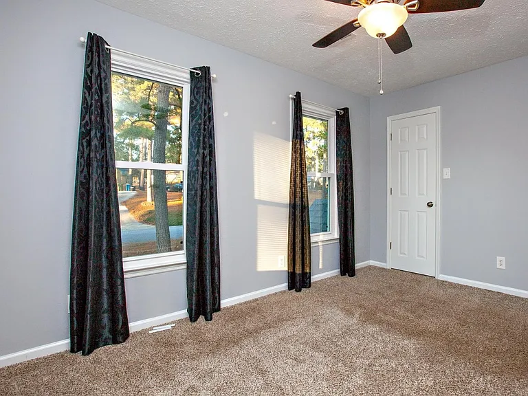 1819 Eichelberger Dr — Photo 16