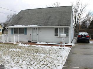 5 Glen Clair Dr, Ewing, NJ 08618