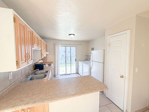 4th image of 2384 W Derby St
