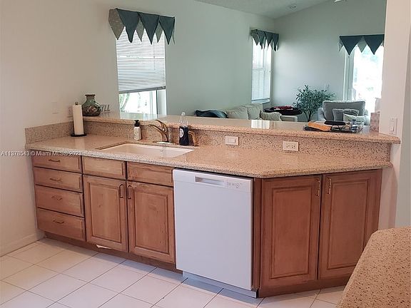 4th image of 4852 SE Mariner Village Ln