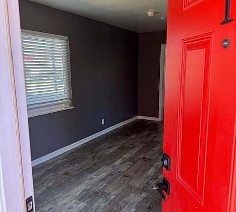 3rd image of 640 E Queen St APT 1