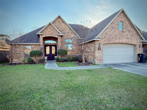 3741 Debbie Ave, Groves, TX 77619