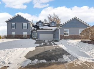 4610 Westchester Dr NE UNIT D, Cedar Rapids, IA 52402