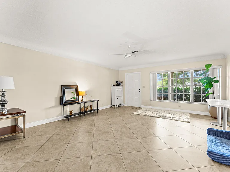 1270 SW 8th St — Photo 6
