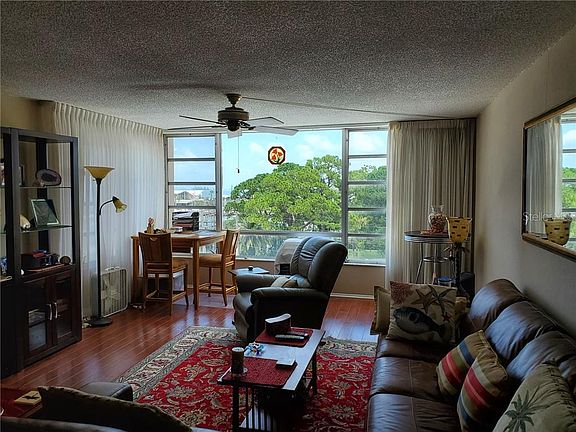 5th image of 632 Edgewater Dr Unit 538