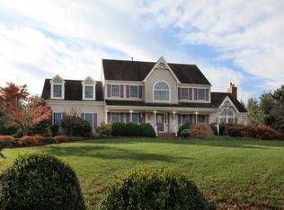 4 Nicholas Ct, Annandale, NJ 08801