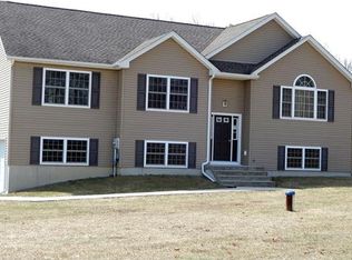 22 Van Wyck Ct, Shawangunk, NY 12589