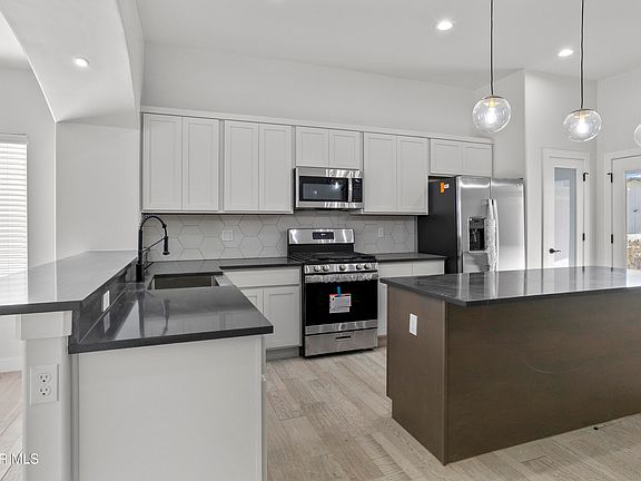 5th image of 6015 Spring Ridge Dr