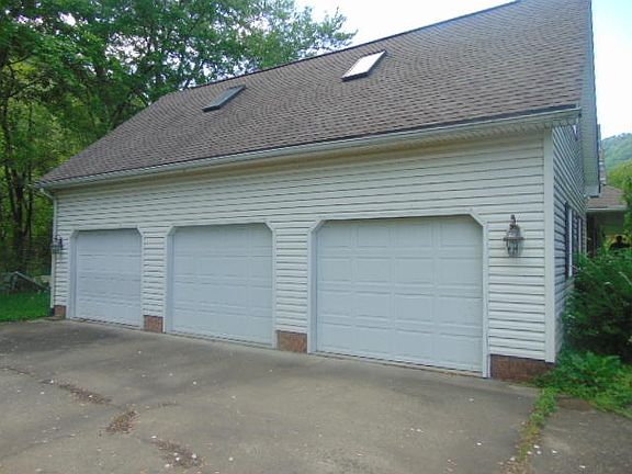 5th image of 126 Gina St