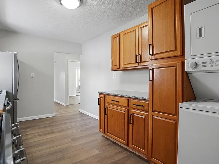 1225 E Lewis St — Photo 6