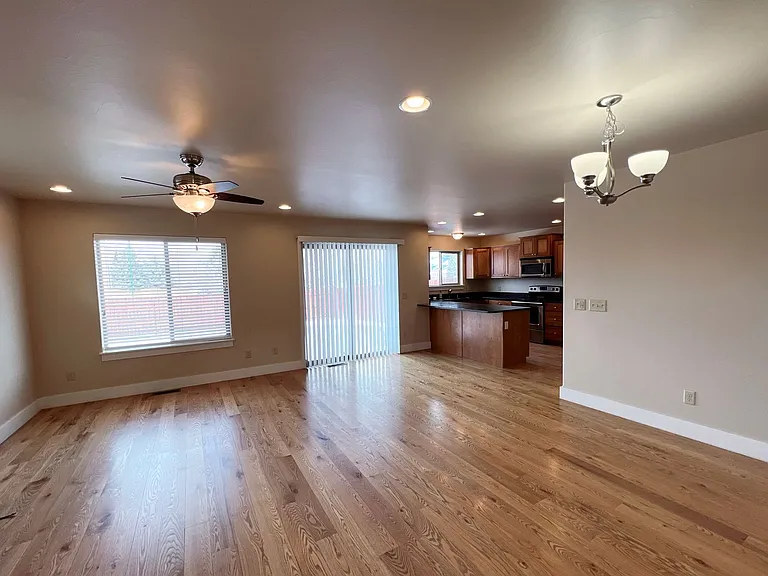 2777 Hedgerow Ct — Photo 3