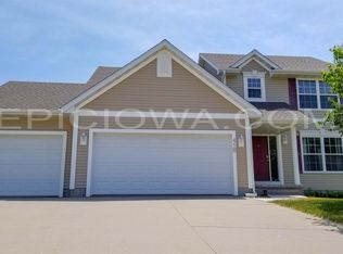 410 Oak Park Cir, Marion, IA 52302