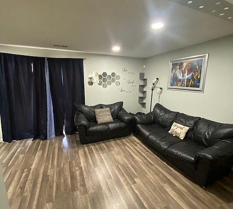 4th image of 1528 Pin Oak Dr