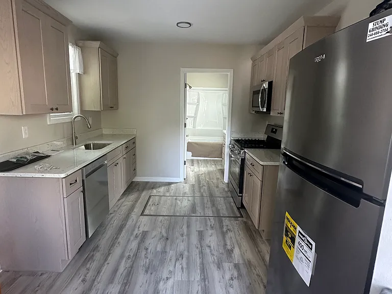 10 Lakeville Ct — Photo 5