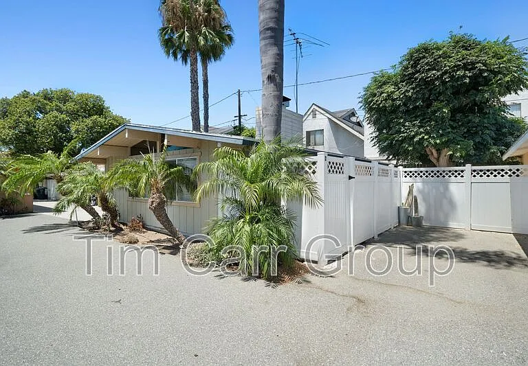 2545 Elden Ave — Photo 25