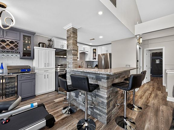 3rd image of 926 Virginia Ln #926