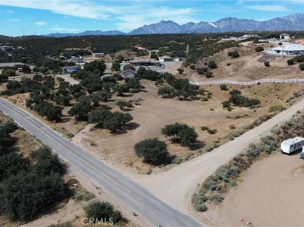 1 Coleridge Rd, Hesperia, CA 92344