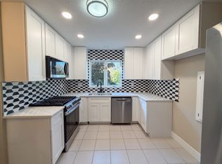 573 Maple Sq #3, Wayzata, MN 55391