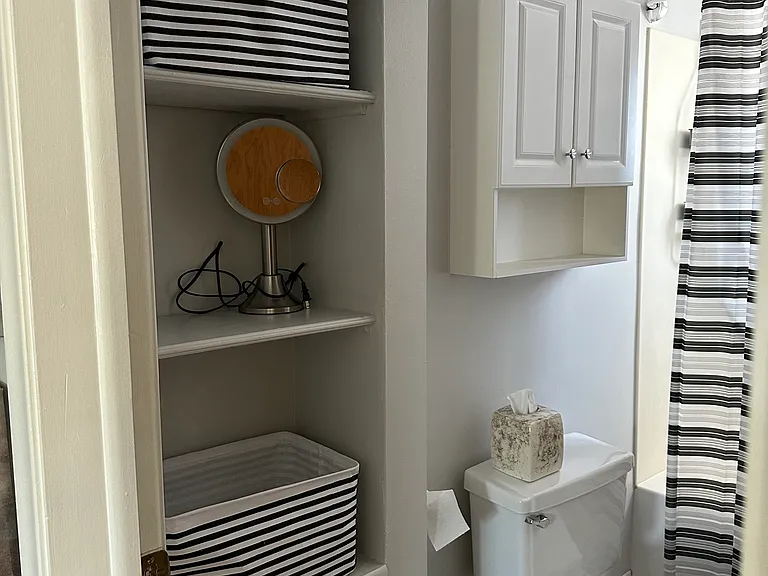 Full Size Bathroom