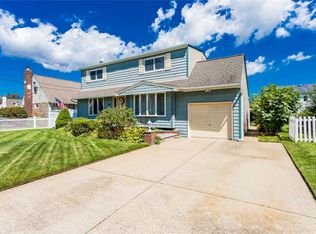 46 Arlyn Dr E, Massapequa, NY 11758