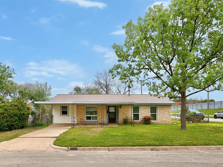 2713 Friar Tuck Ln — Photo 1