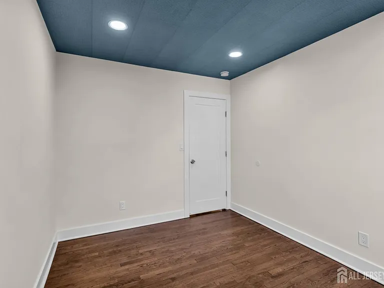 36 Van Buren Ave — Photo 18