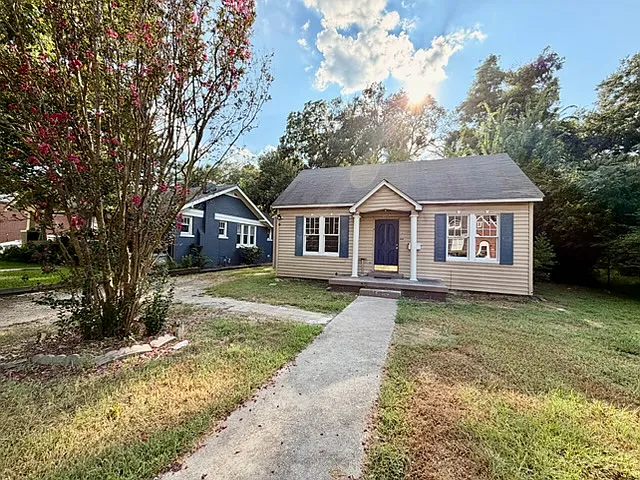 2307 Pine St — Photo 1