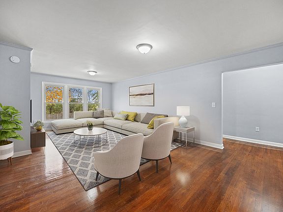 4th image of 404 Midland Dr