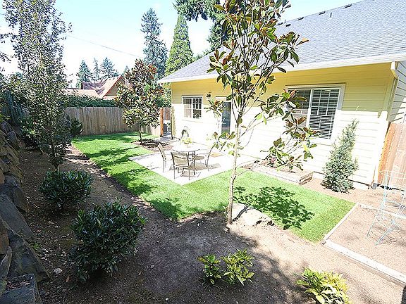 4th image of 6500 SE Alder Pl