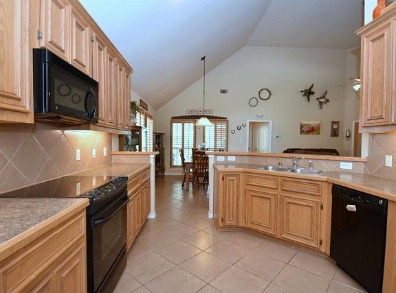 3rd image of 25918 Palmdale Estate Dr