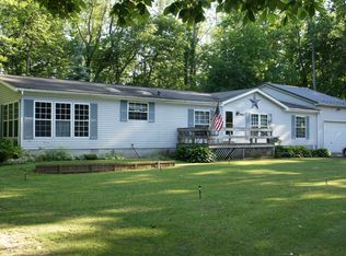 9422 Seaman Rd, Middleport, NY 14105