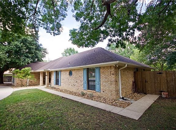 4th image of 213 Pin Oak Dr