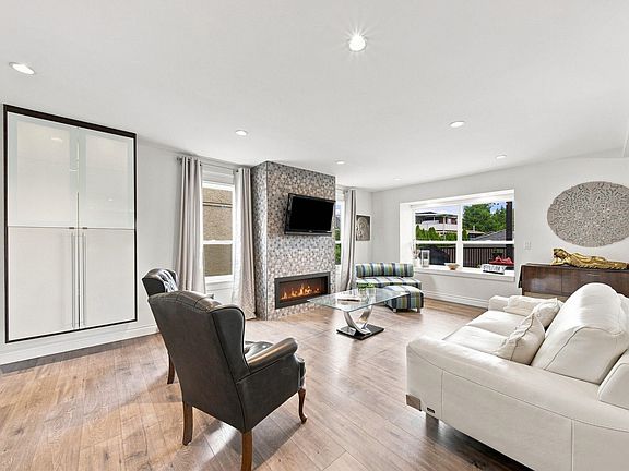 2nd image of 367 Fenton St