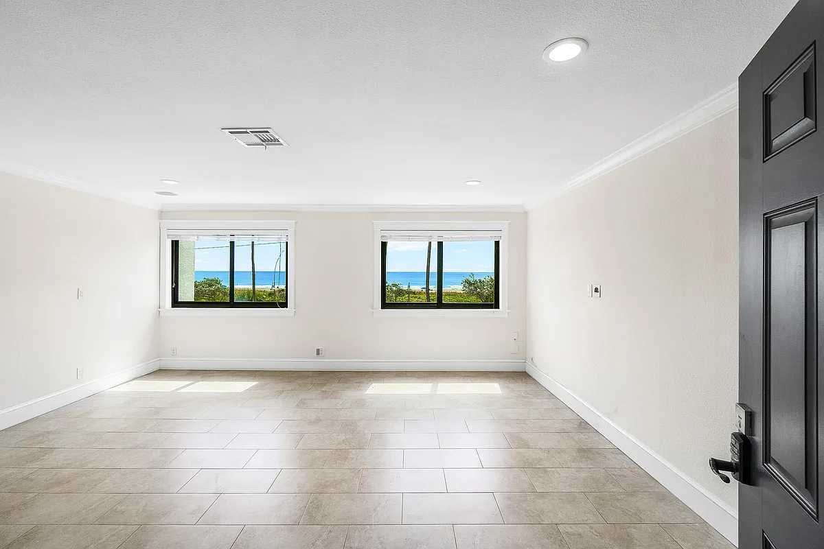 Building Photo - 250 S Ocean Blvd #253