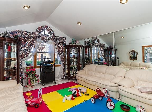 4th image of 105 Domingo Dr
