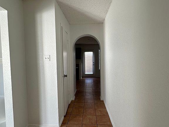 5th image of 2006 Oakglen Dr