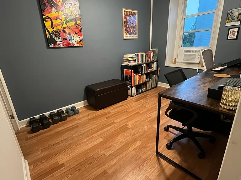 464 Parker Ave — Photo 10