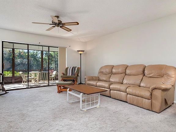 4th image of 633 Woodlawn Dr