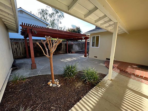 5th image of 1733 Valpico Dr