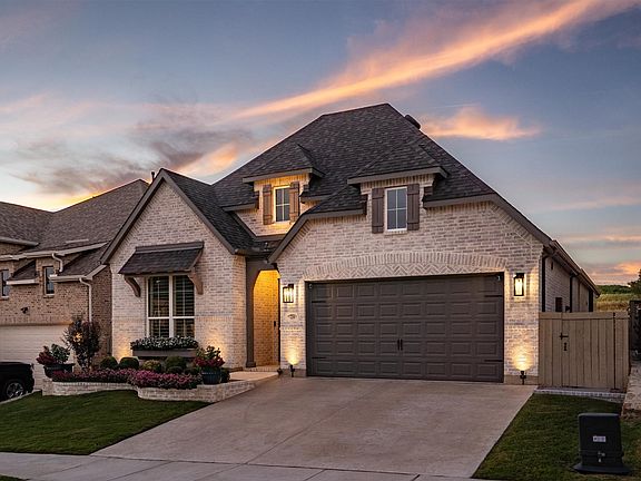 2nd image of 2216 Stella Ln