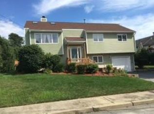 87 Valley View Dr, Cranston, RI 02921