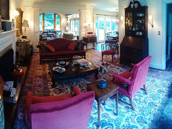 living room w/ fireplace